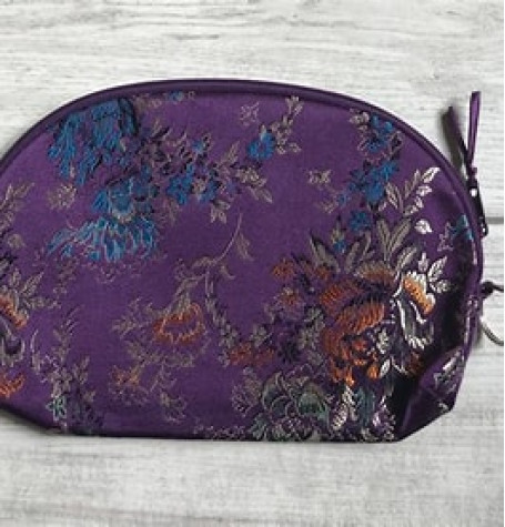 HiyaHiya Curved Accessory Case
